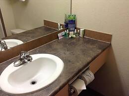 Lakeview Inns & Suites - Fort Nelson