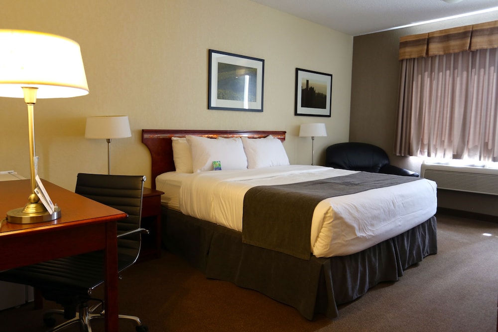 Lakeview Inns & Suites - Fort Nelson