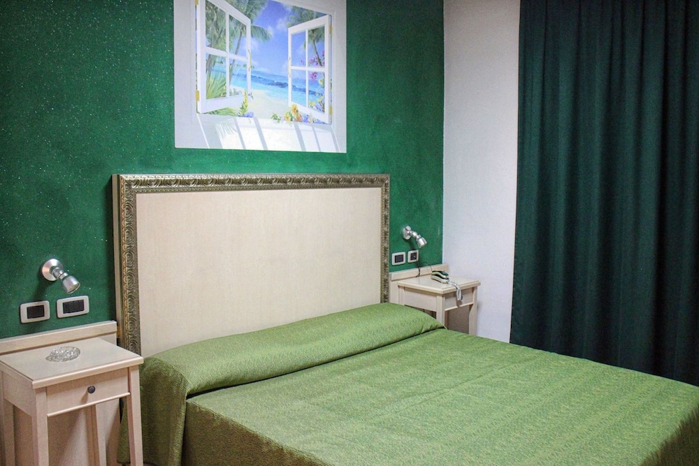 Orange Motel