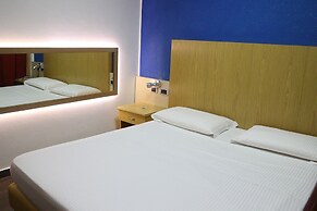 Orange Motel