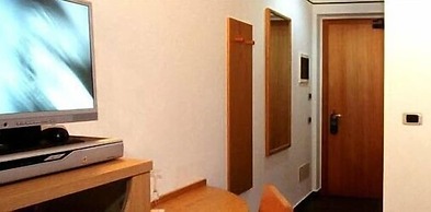 Orange Motel