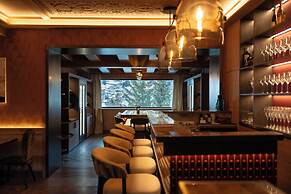 Eight Cortina