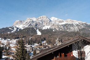Eight Cortina