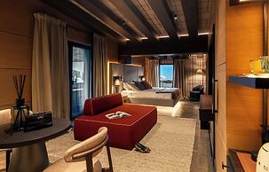Eight Cortina