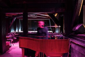 Eight Cortina