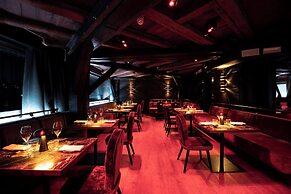 Eight Cortina