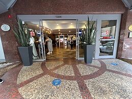All Seasons Hotel