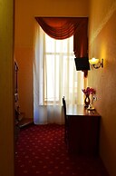 Deluxe Hotel
