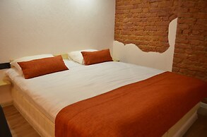 Deluxe Hotel