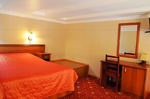 Deluxe Hotel