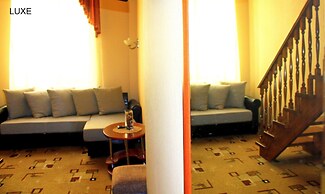 Deluxe Hotel
