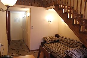 Deluxe Hotel