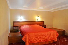 Deluxe Hotel