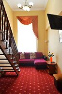 Deluxe Hotel