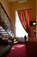 Deluxe Hotel