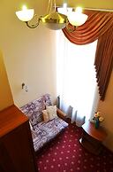 Deluxe Hotel