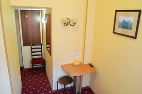 Deluxe Hotel