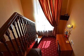 Deluxe Hotel