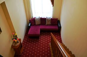 Deluxe Hotel