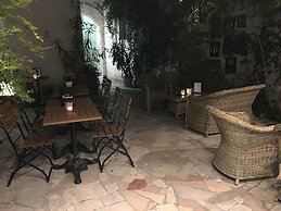 Central Hotel