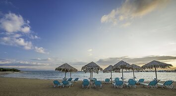 Oasis Beach Hotel