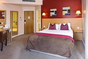 Luton Hotel