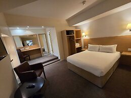 Luton Hotel
