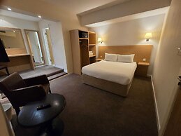 Luton Hotel
