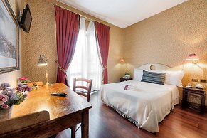 Colony Hotel