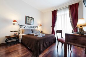 Colony Hotel