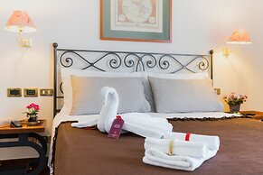 Colony Hotel