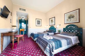Colony Hotel