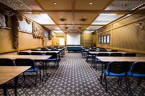 Colony Hotel