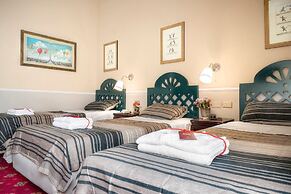 Colony Hotel