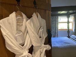 Old Downton Lodge