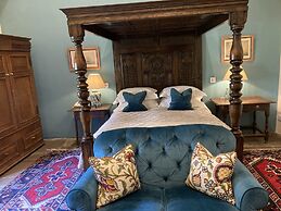 Old Downton Lodge