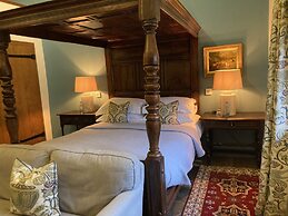 Old Downton Lodge