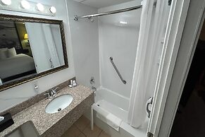 Super 8 by Wyndham Pembroke