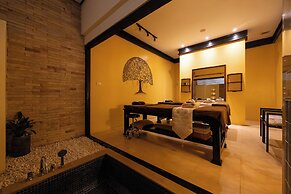 Horizon Karon Beach Resort & Spa