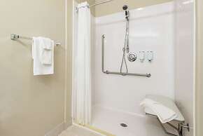 Super 8 by Wyndham Windsor NS