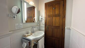 Hotel San Antonio El Real