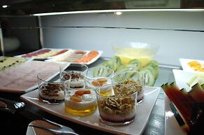 Eco Alcala Suites