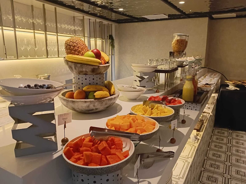 Le Parc Hotel, Beyond Stars