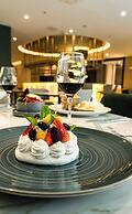 Le Parc Hotel, Beyond Stars