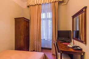Garden Palace Hotel