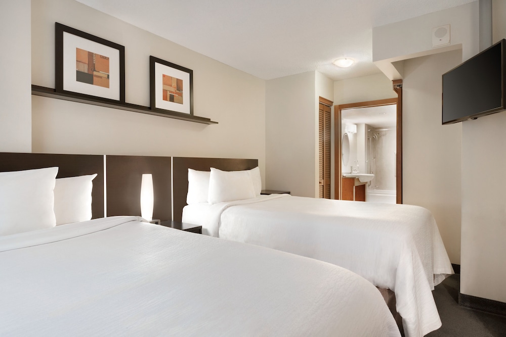 Embassy Suites Montréal by Hilton