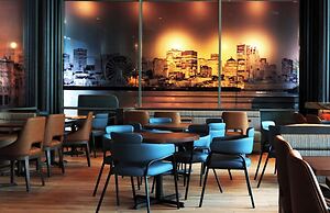 Embassy Suites Montréal by Hilton