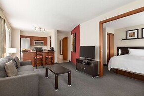 Embassy Suites Montréal by Hilton