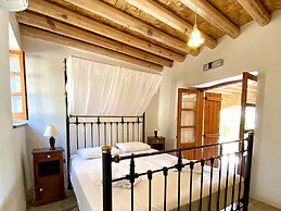 Eveleos Country House