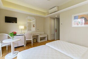 Pearl Beach Hotel